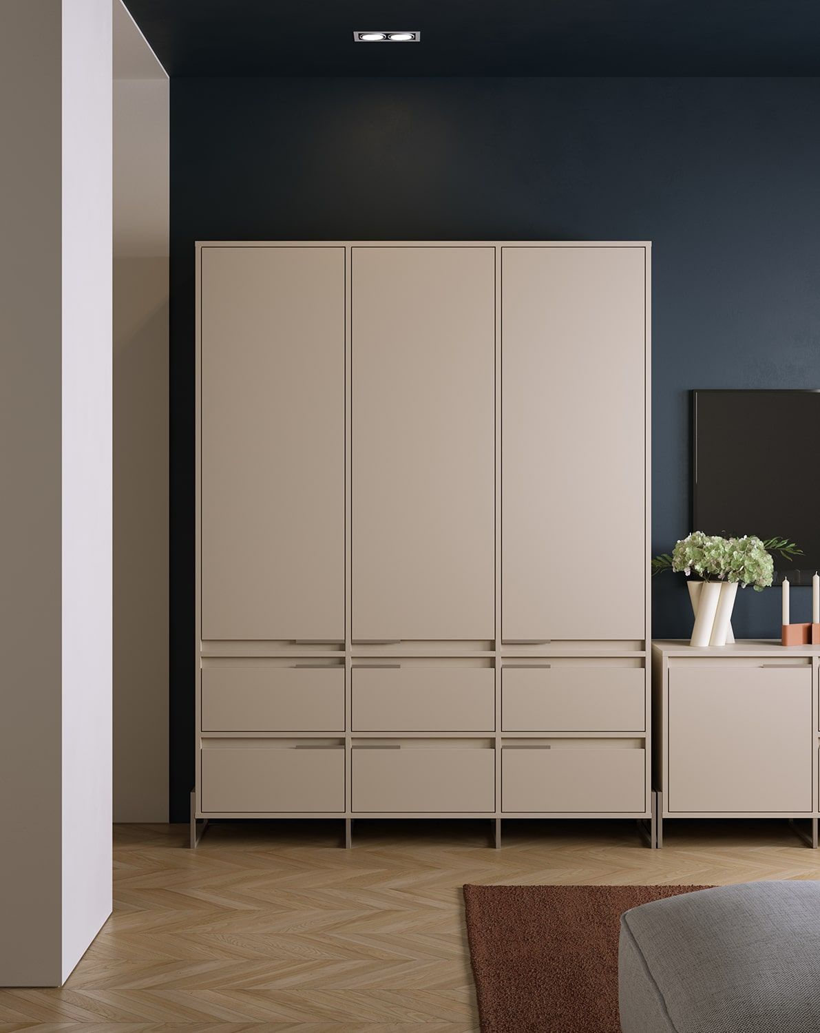 INEA ISZD3 Kleiderschrank
Farbe: Champagner Beige
Farbe der Beine und Griffe: Stahl Inea Cappuccino