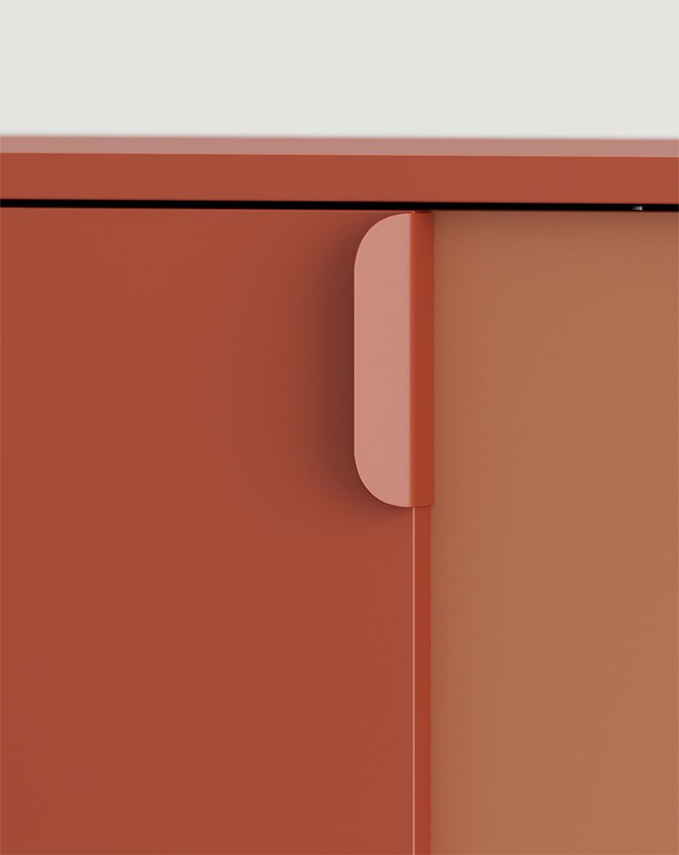 LAYERS Klapp-Schuhschrank LAY37
Farbe: Fiery Terracotta
Farbe der zweiten Schicht der Front: Sahara Deep
Griff: LAYERS 110 Flamme Terracotta