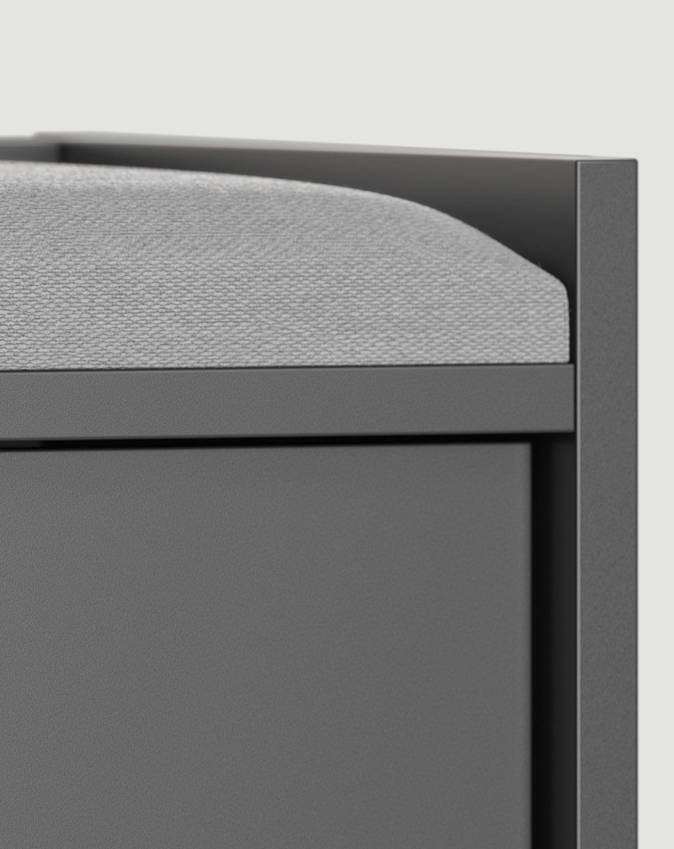 Schuhschrank mit Sitz SIGI SBG3
Farbe: Diamantgrau
Farbe der Polsterung: Cypress 02