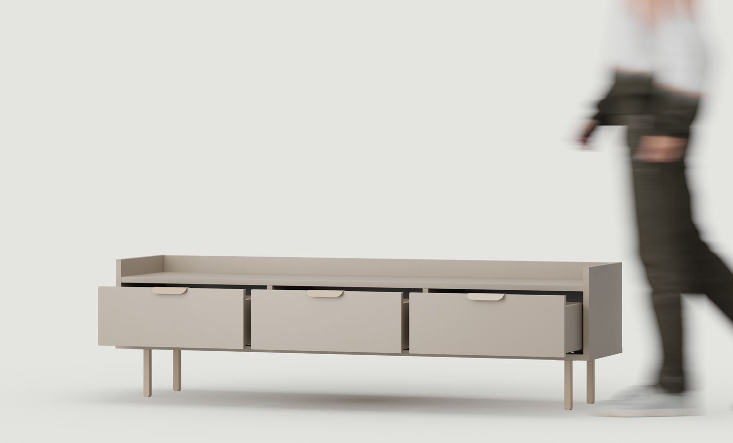 Niedriger RTV-Schrank SIGI S3TV1
Farbe: Esche Weiß Lehm
Fuß: Cappuccino
Griff: LAYERS 110 Cappuccino