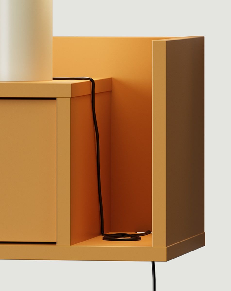 Hängender Nachttisch SIGI SNS05
Farbe: Senf Vintage