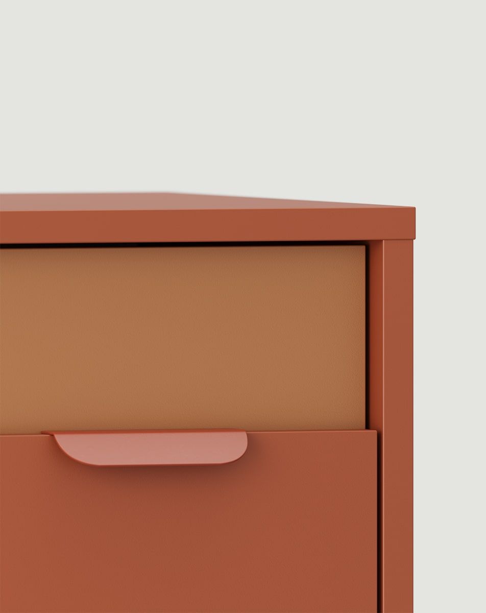 Waschtischunterschrank mit Schubladen LAYERS LAY67
Farbe: Sahara Deep
Zweite Schicht Frontfarbe: Sahara Deep
Griff: LAYERS 110 Fire Terracotta Griff