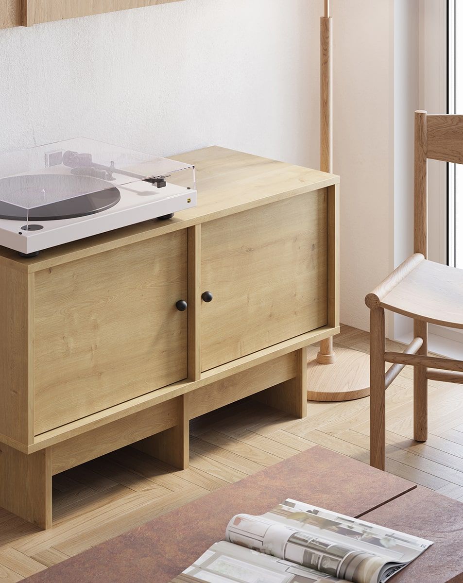 KABE KTV1 RTV-Schrank im JAPANI-Stil
Farbe: Hamilton Eiche
Griff: Kugelgriff Schwarz KD