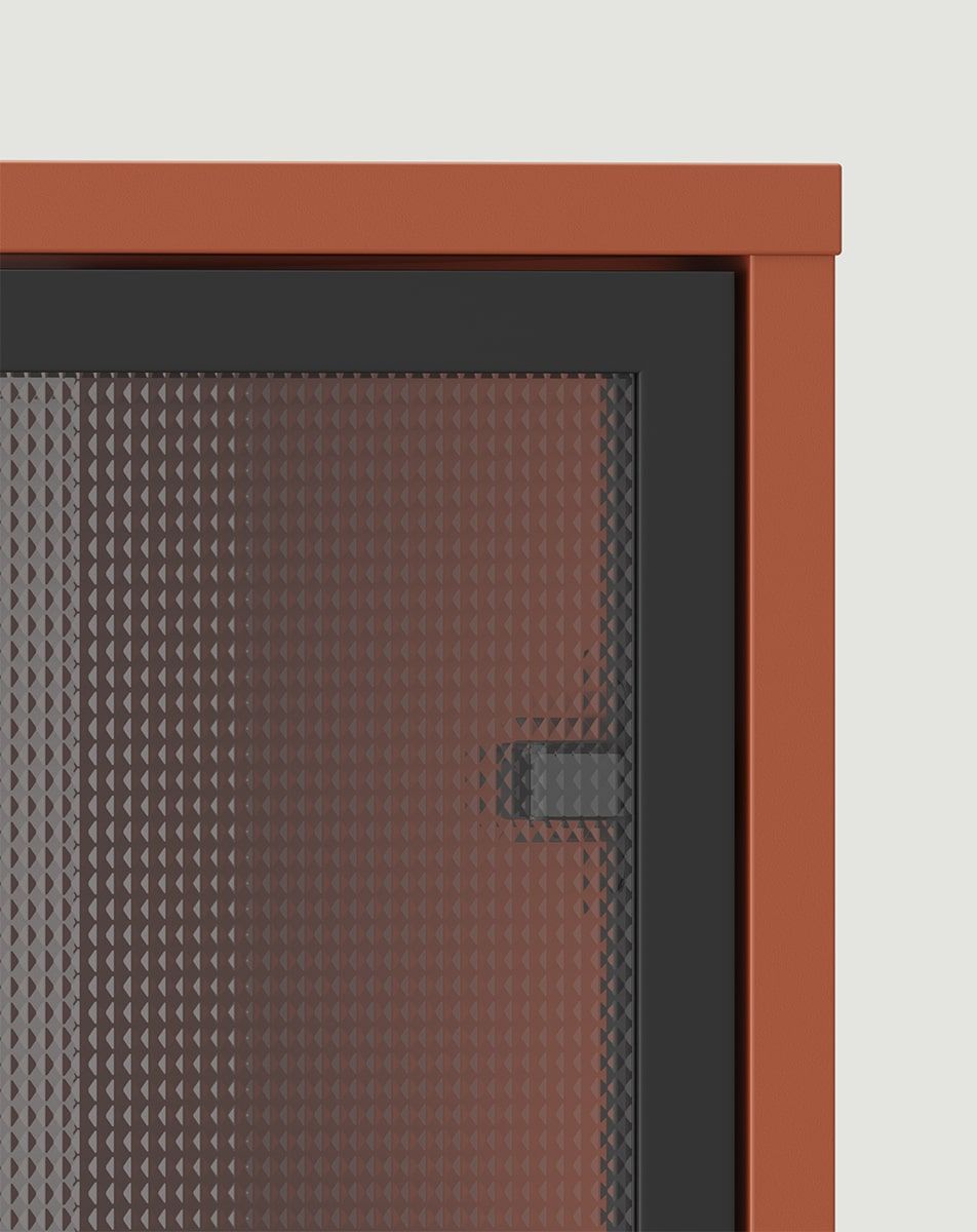 LAYERS LAY47 Schrank
Farbe: Feuriges Terrakotta
Glasart: Ornamentales Mondglas